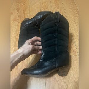 VINTAGE Black Leather Women's Cowboy Boots with lining (made in Canada!)